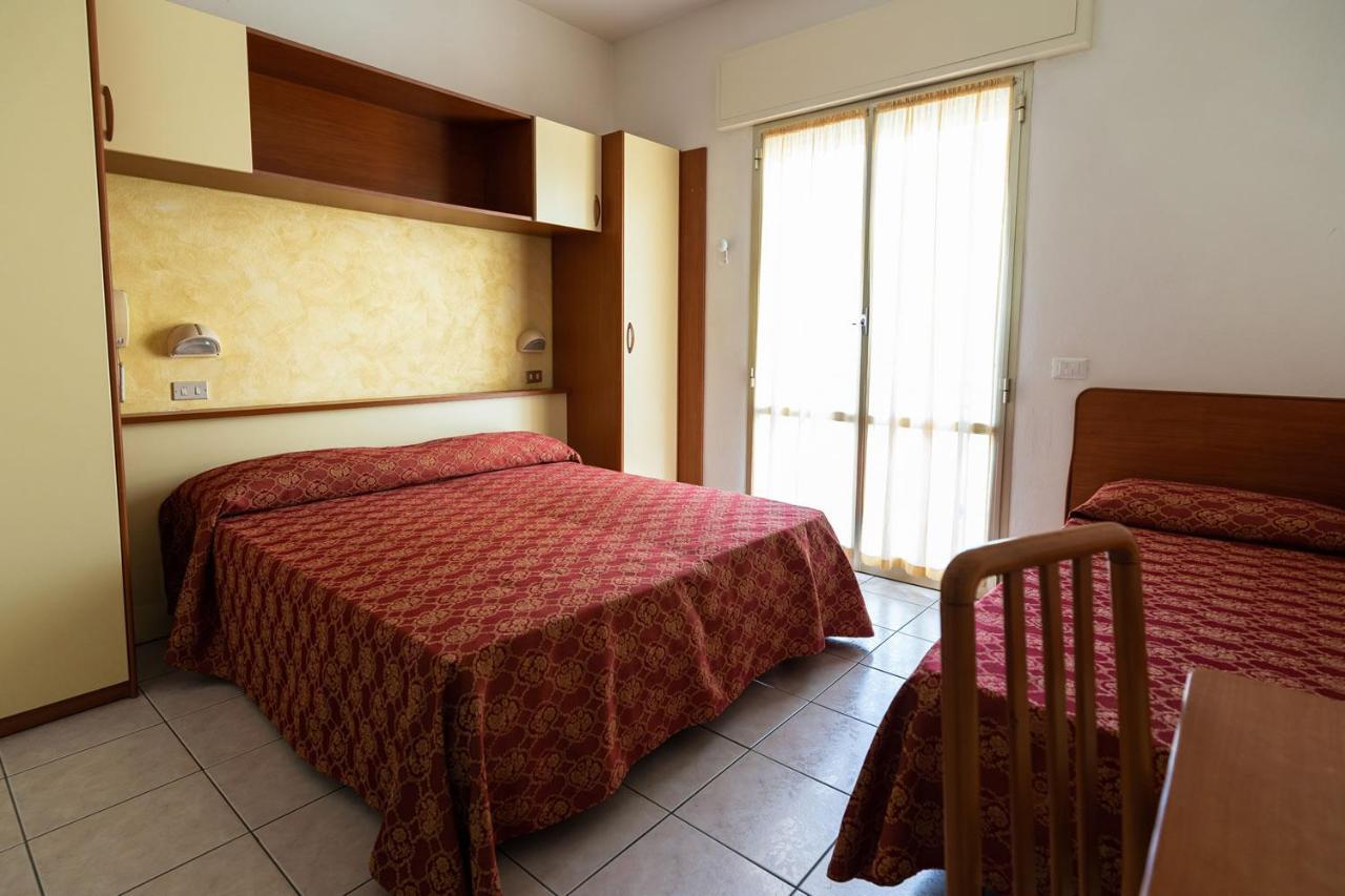 Hotel Zanella Cervia Bagian luar foto