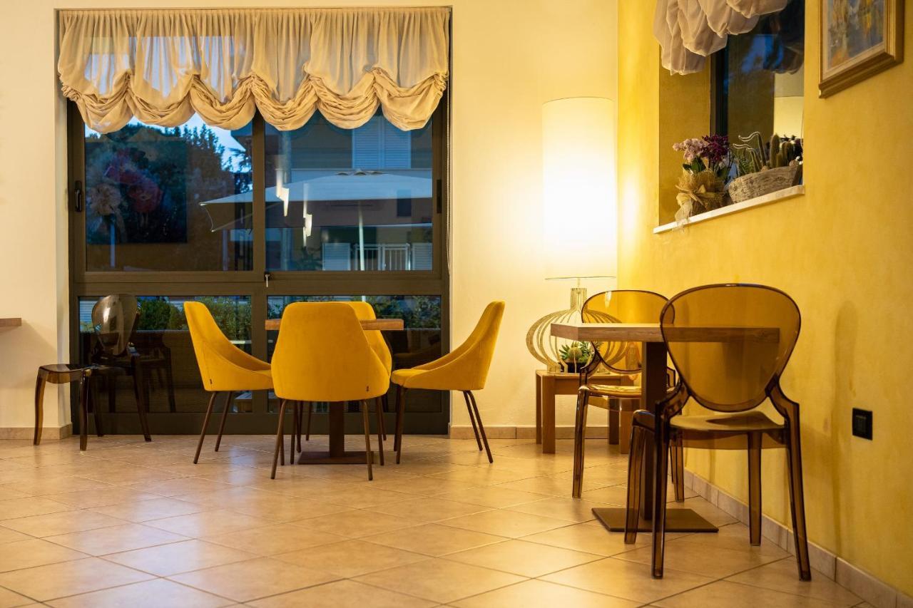 Hotel Zanella Cervia Bagian luar foto
