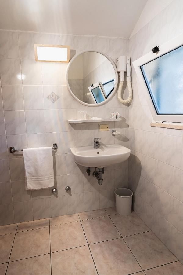 Hotel Zanella Cervia Bagian luar foto