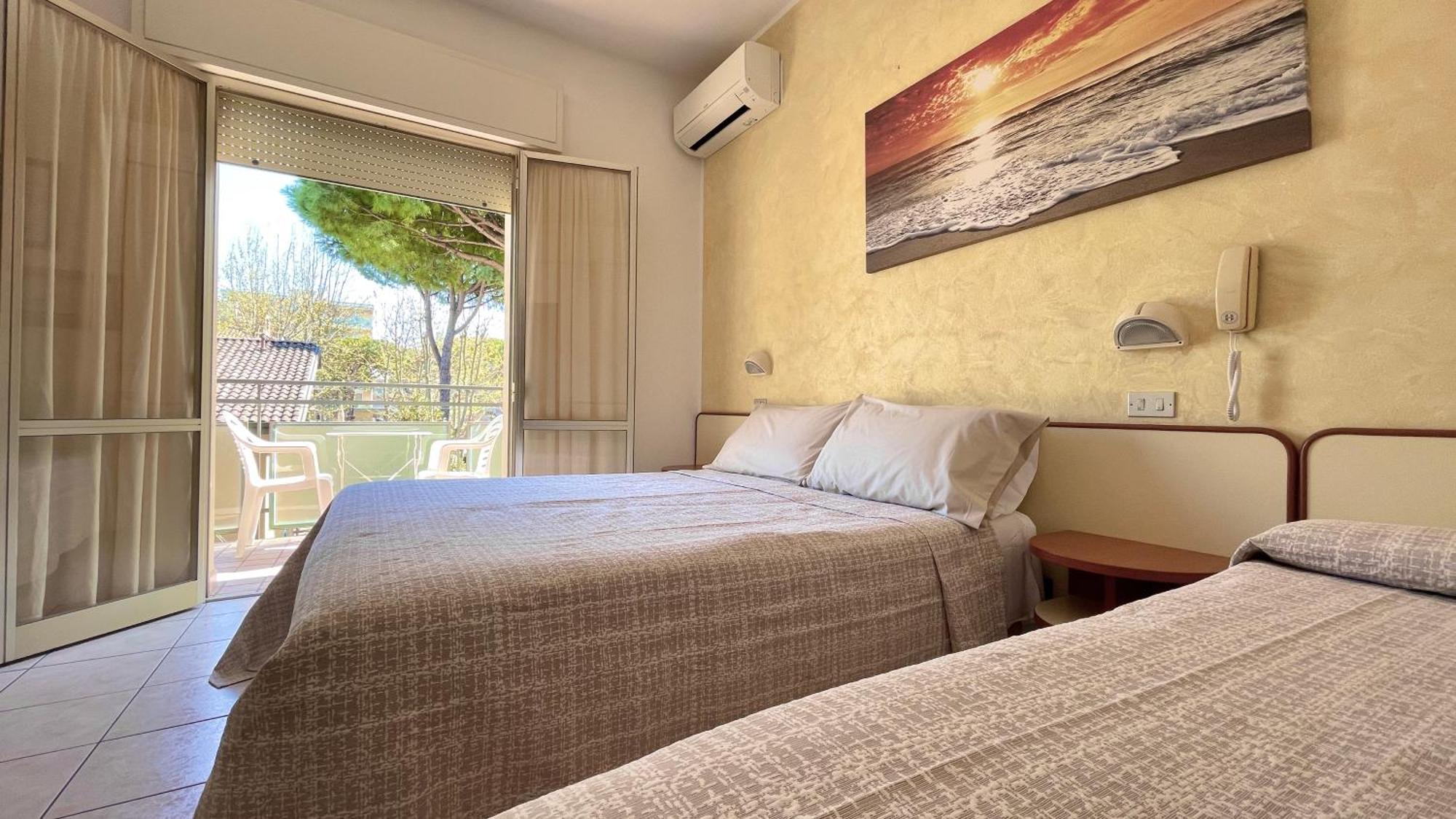 Hotel Zanella Cervia Bagian luar foto