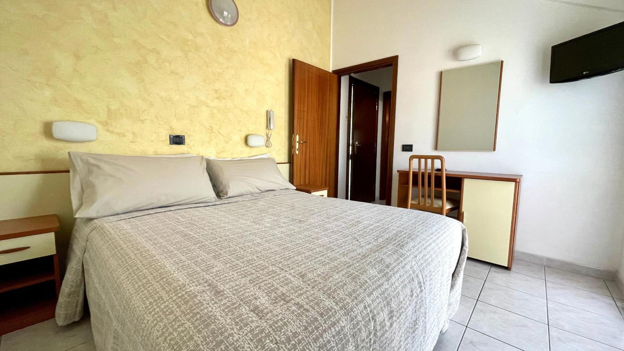 Hotel Zanella Cervia Bagian luar foto