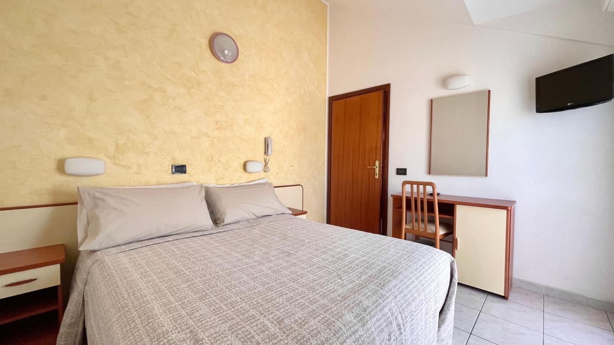 Hotel Zanella Cervia Bagian luar foto